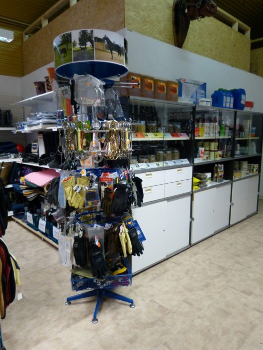 Reitsport-Sortiment bei Holzner Pferdefutter