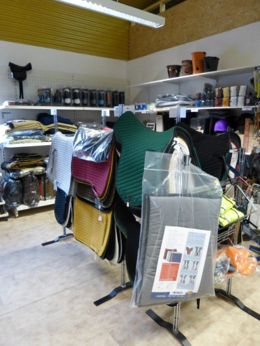 Reitsport-Sortiment bei Holzner Pferdefutter