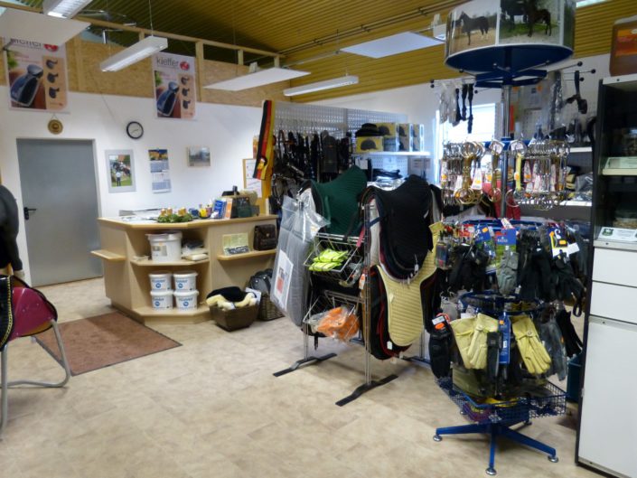 Reitsport-Sortiment bei Holzner Pferdefutter