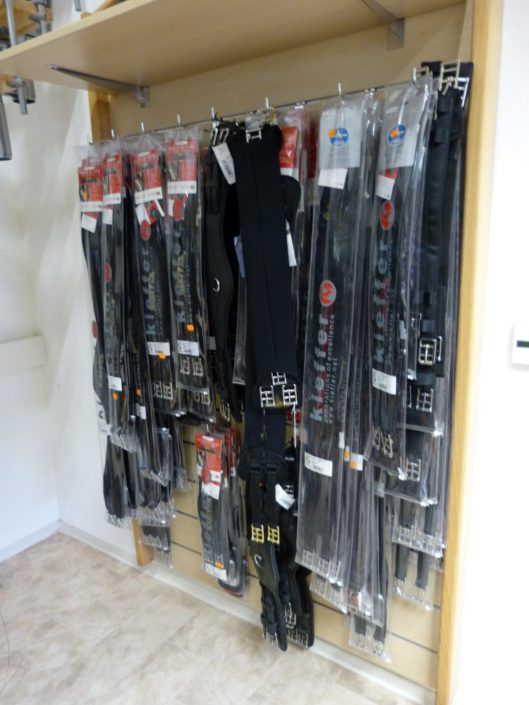 Reitsport-Sortiment bei Holzner Pferdefutter