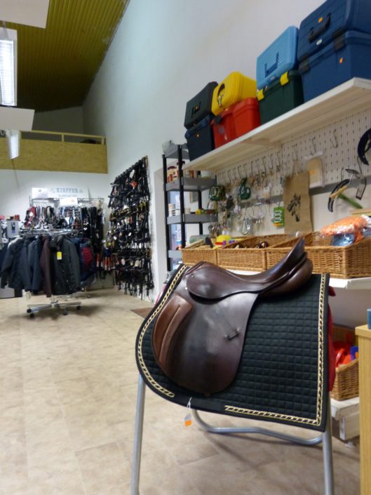 Reitsport-Sortiment bei Holzner Pferdefutter